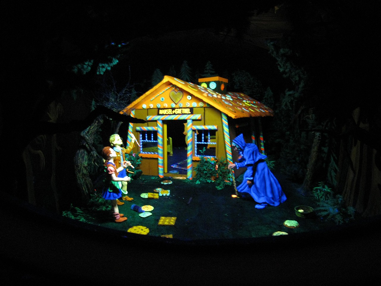 Vacation 2007-12 - Rock City 0319.jpg - Rock City outside of Chattanooga Tennessee has been a tourist attraction since 1932. I remembered seeing barn roofs painted with "See Rock City" and wanted to pay a visit to its home on Lookout Mountain. Christmas Vacation 2007-08.